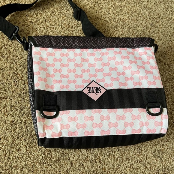 Hello Kitty Messanger Bag - Picture 2 of 3